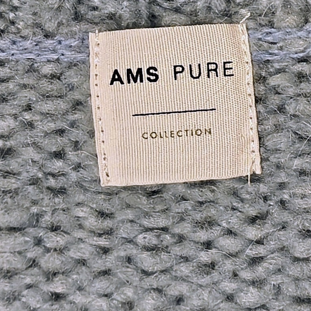 AMS Pure Uniquely Beautiful Baby Blue V-Neck Sweater (Nwot) - Picture 4 of 7